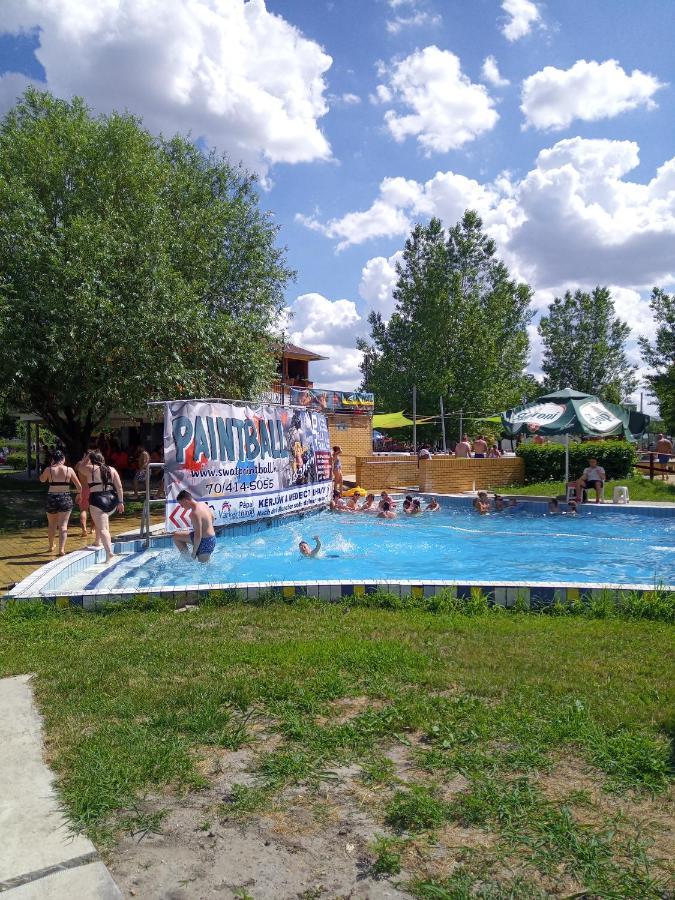 Ap. Near Thermal Bath Pápa Exterior foto